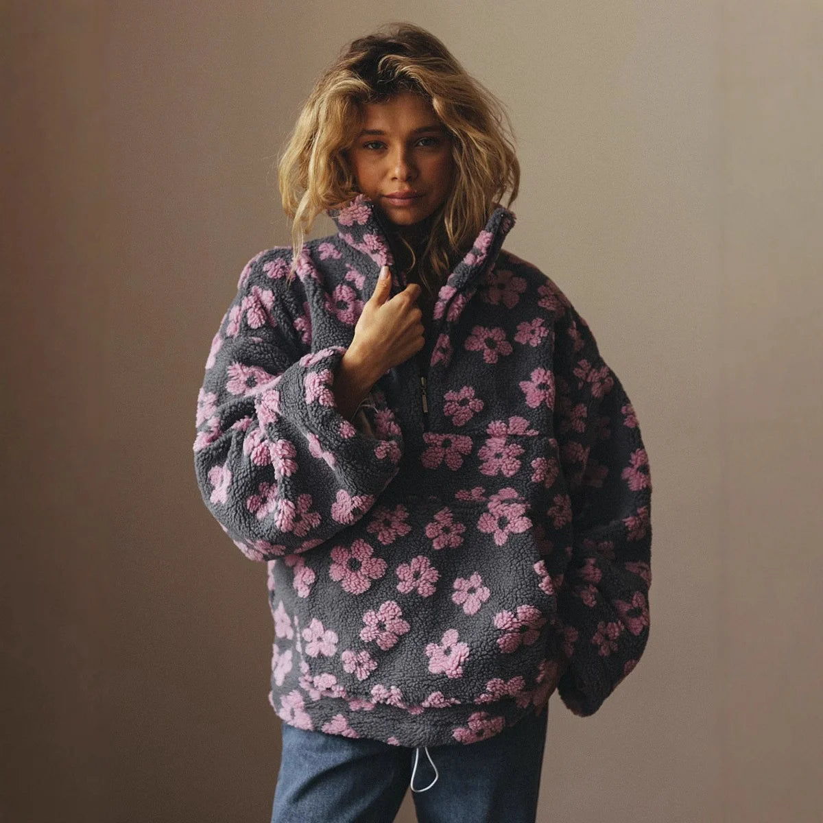 Teddy Fleece Tröja med Blommönster – Mjuk, Varm & Stilren Damtröja i Skandinavisk Design